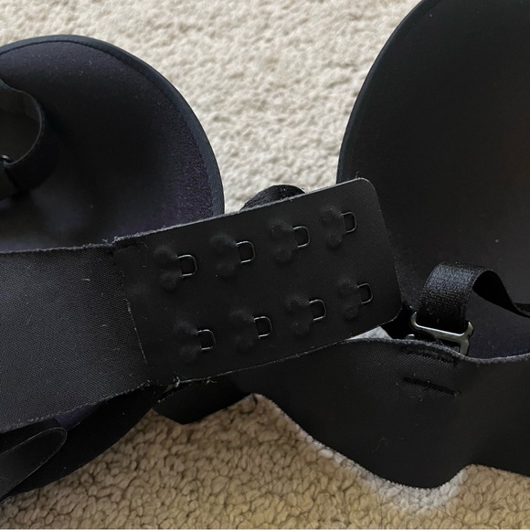 Victorias Secret Bras 38C - Picture 12 of 12